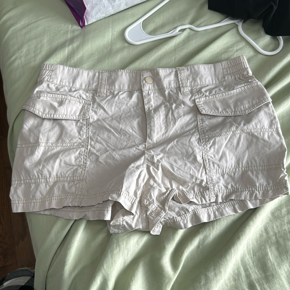 H&M KHAKI SHORTS🍰